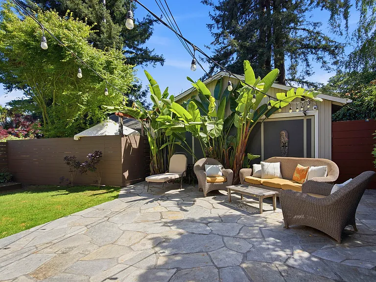 284 E Blithedale Ave — Photo 62