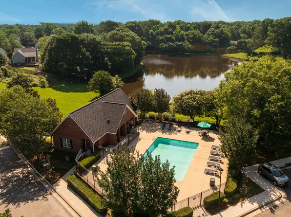 Brookefield Apartments