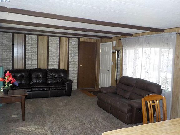 3rd image of 216 Crestwood Dr