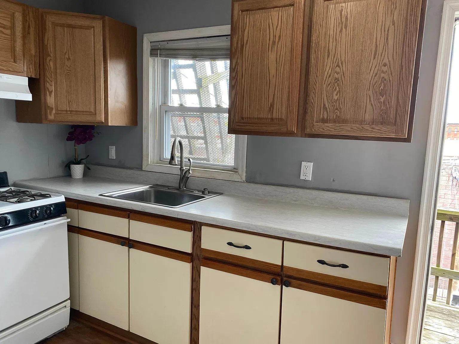 2416 Saint Paul St — Photo 4