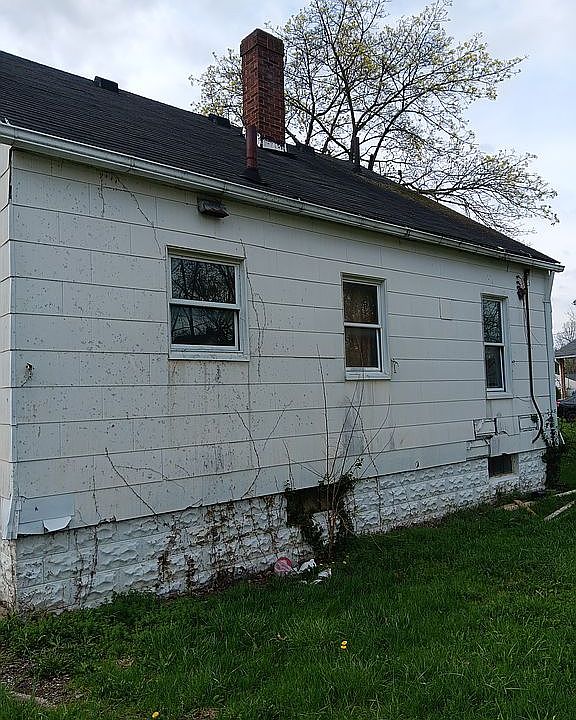 2nd image of 808 W 23rd St