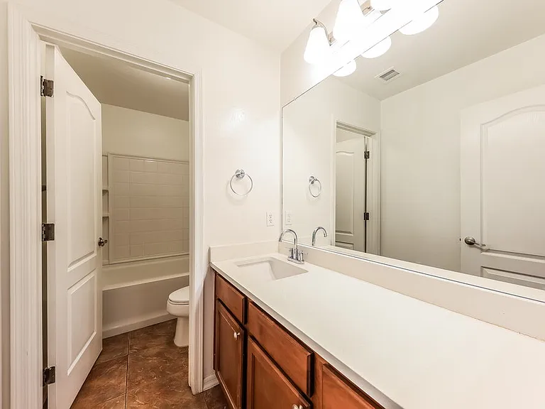 25644 W Magnolia St — Photo 15
