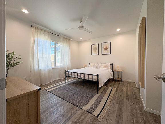 2nd image of 813 W Beach Ave #1/2
