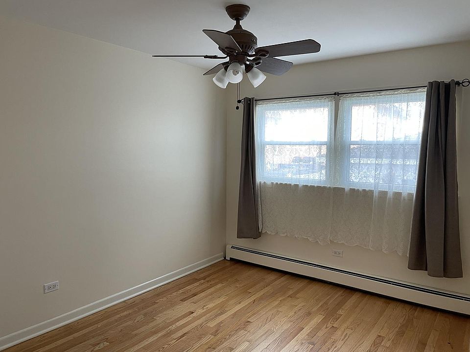 4425 Prairie Ave Brookfield IL Zillow