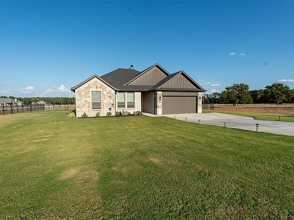 5th image of 1215 Sanger Dr