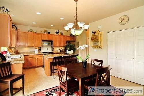 Eating Area, looking at kitchen