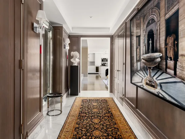 21 East 61st Street 7E image 16 of 17