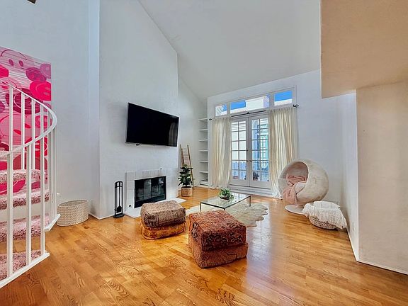 4th image of 1123 N Flores St APT 14