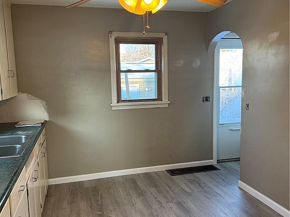 4th image of 539 Wells Ave