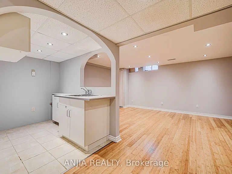 146 Billingsley Cres — Photo 31