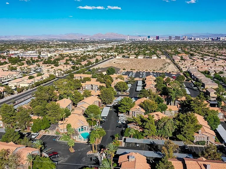 2750 S Durango Dr — Photo 37