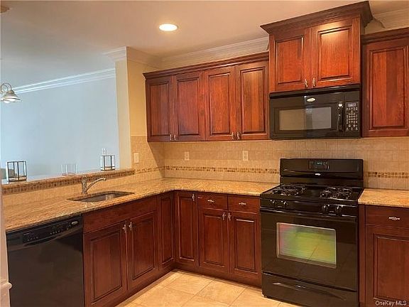 5th image of 3 Cross St Unit 309