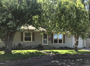 120 S 8th St, Aurora, NE 68818