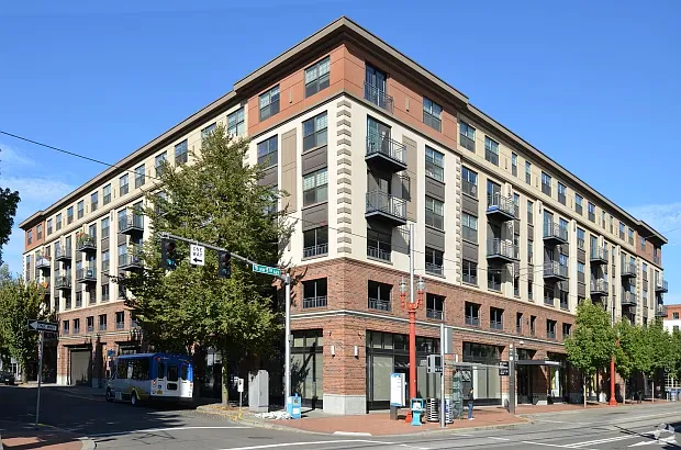 Fifth Avenue Court Apartments — Photo 1