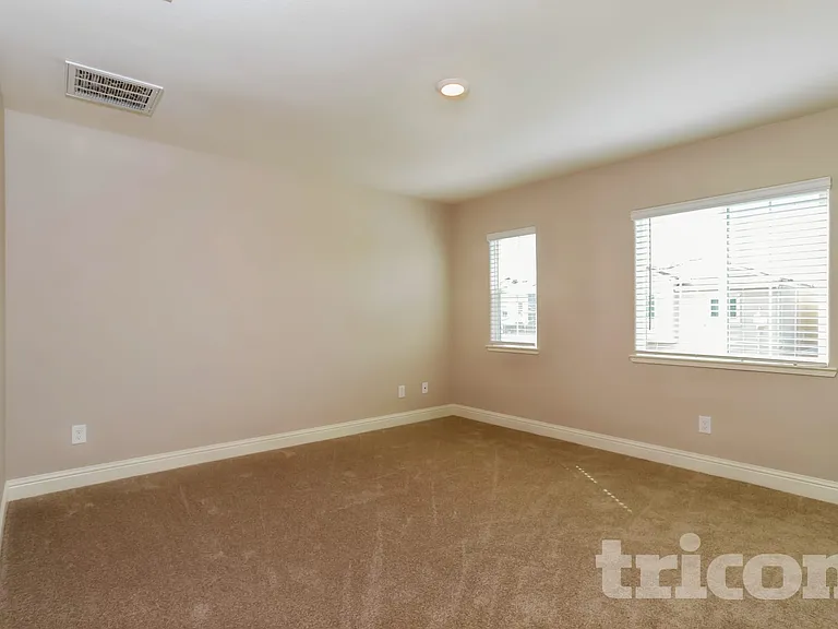 816 Chiselville Ln — Photo 9