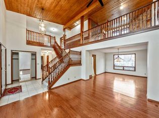 40 S Edforth Rd NW, Calgary, AB T3A 3V7