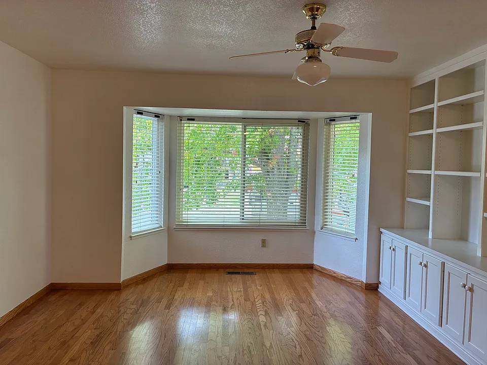 590 Gregory Cir