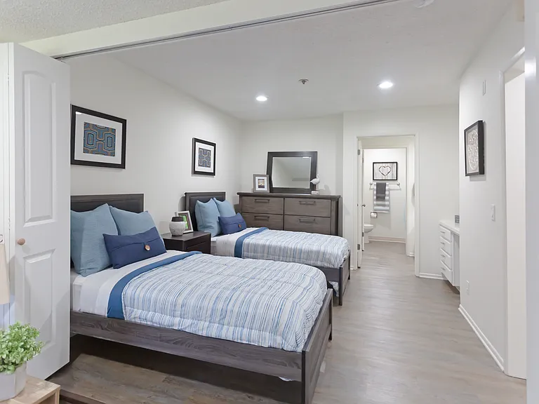 Westwood Executive House — Photo 44