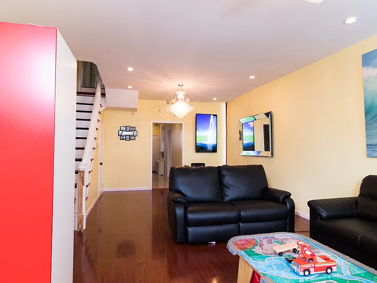 633 Washington Ave #1 — Photo 14