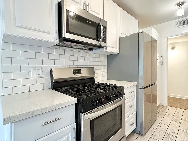 2038 S Bentley Ave #103 — Photo 1