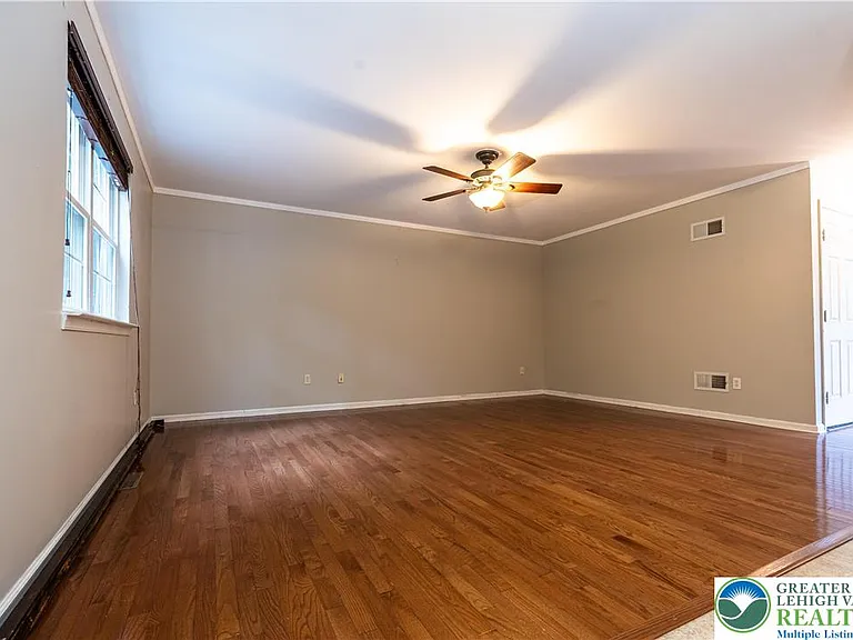 127 Highlands Cir — Photo 9