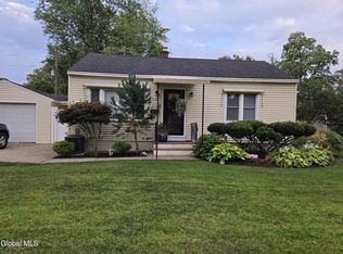 75 Shirley Dr, Schenectady, NY 12304