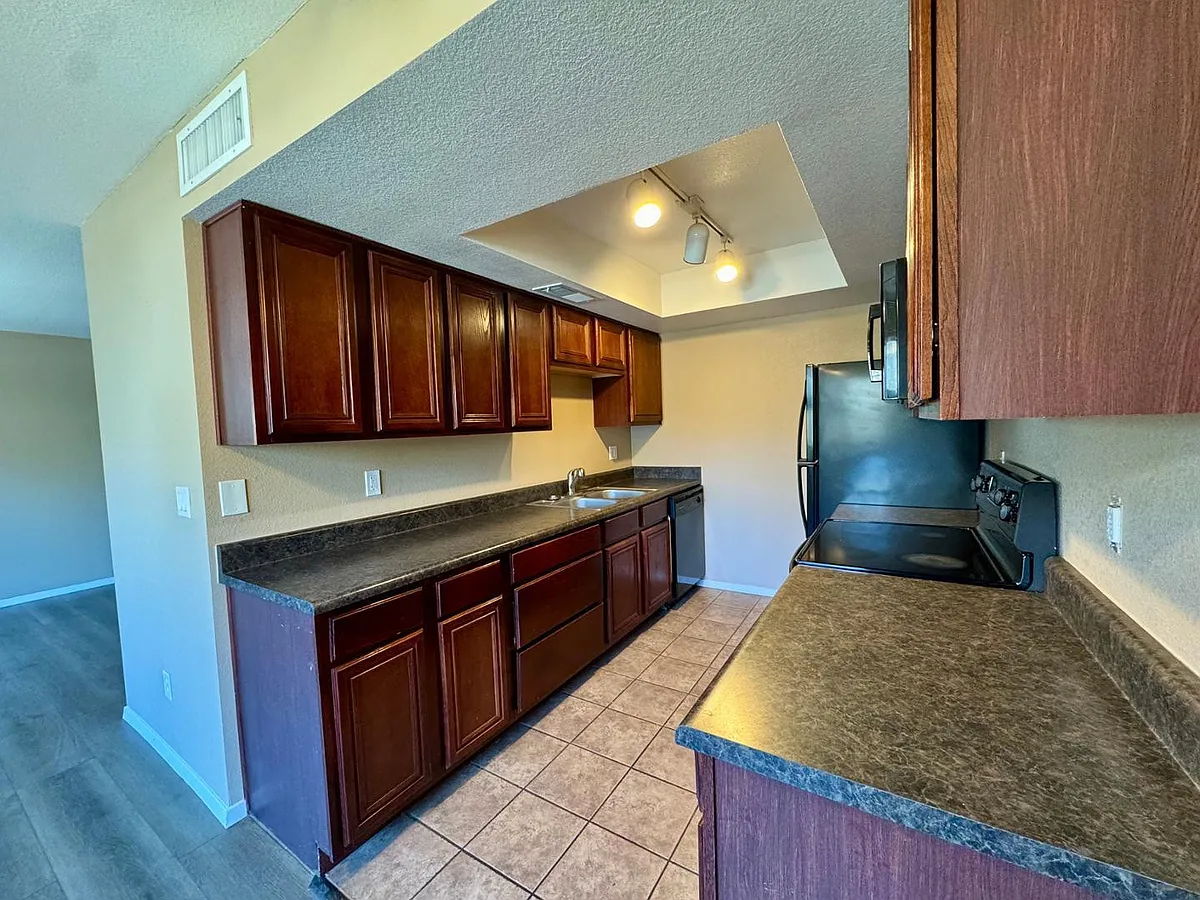 Building Photo - 1346 N 85th Pl