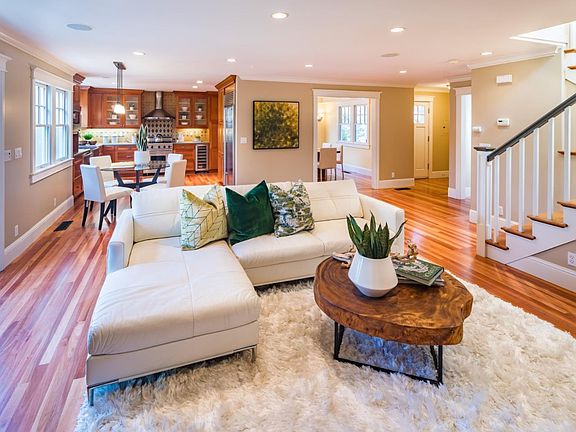 5th image of 241 Iris Way