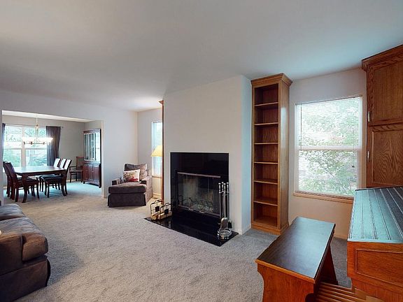 4th image of 1093 Oak Wood Dr