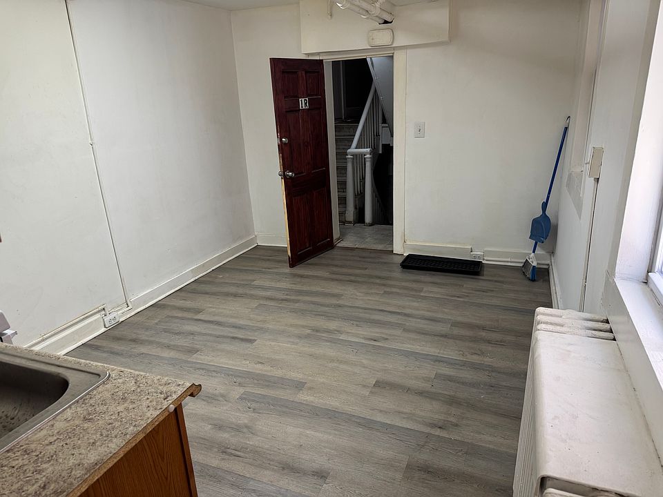 2nd image of 305 W Madison St #1R