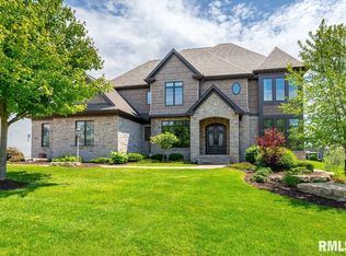 3075 Crow Lake Dr, Bettendorf, IA 52722