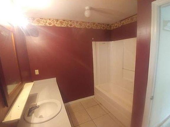 5th image of 703 Marvin Ave