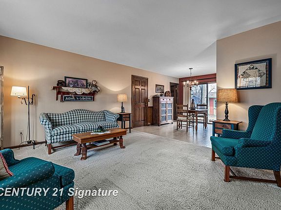 3rd image of 1181 Curwood Rd