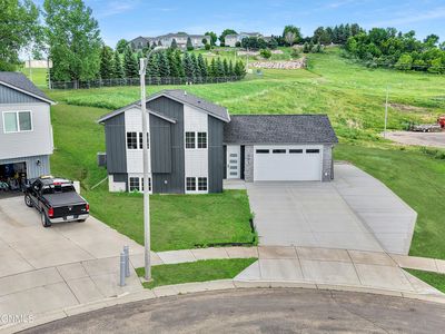 501 Lena Ct SE, Mandan, ND, 58554