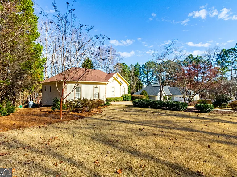 612 Redbud Ln — Photo 27