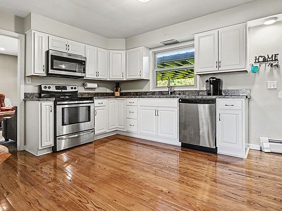 3rd image of 2910 Greenleaf Blvd