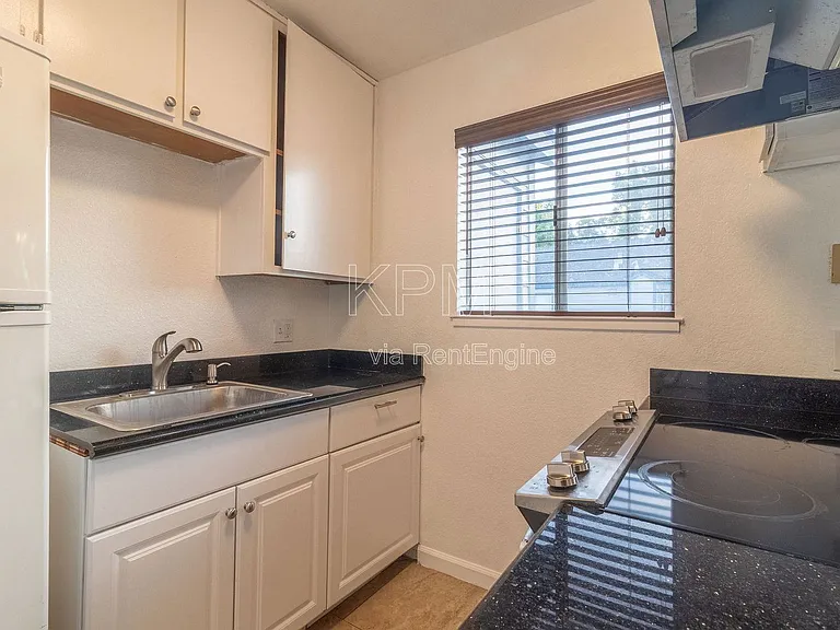 445 Almond Dr #144 — Photo 6