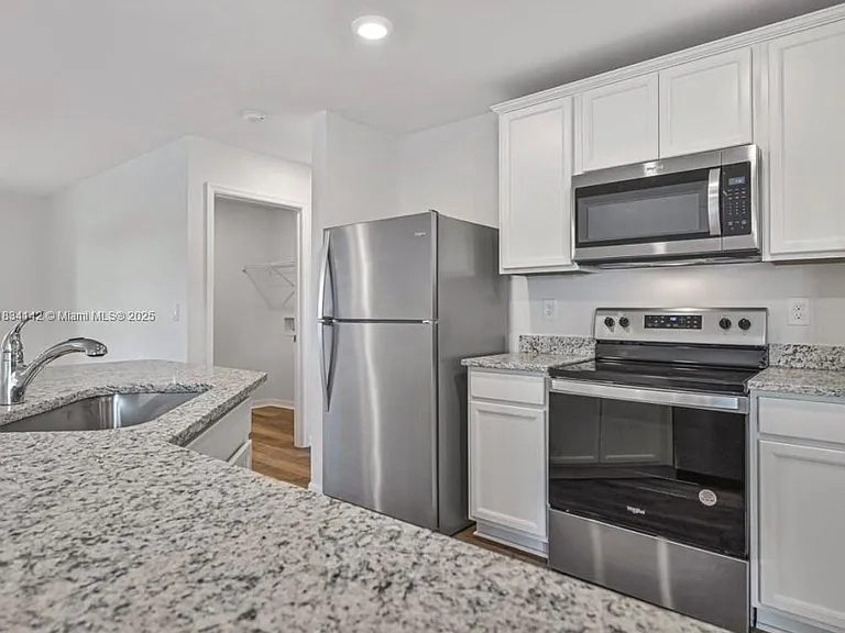 861 Winwood Cir — Photo 4