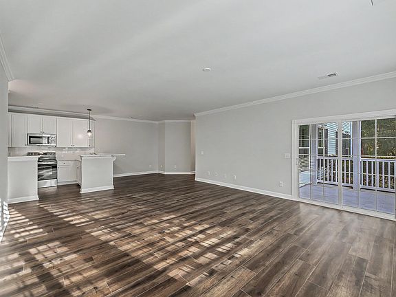 3rd image of 125 Golf View Ln