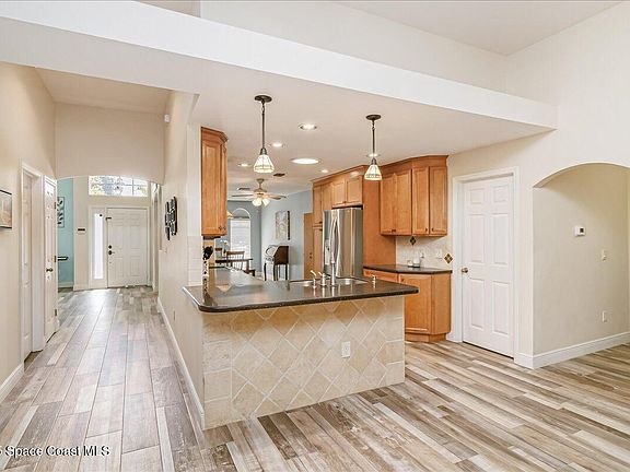 5th image of 2805 Whistler St