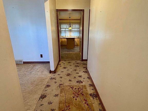 4th image of 1317 W Zartman Rd