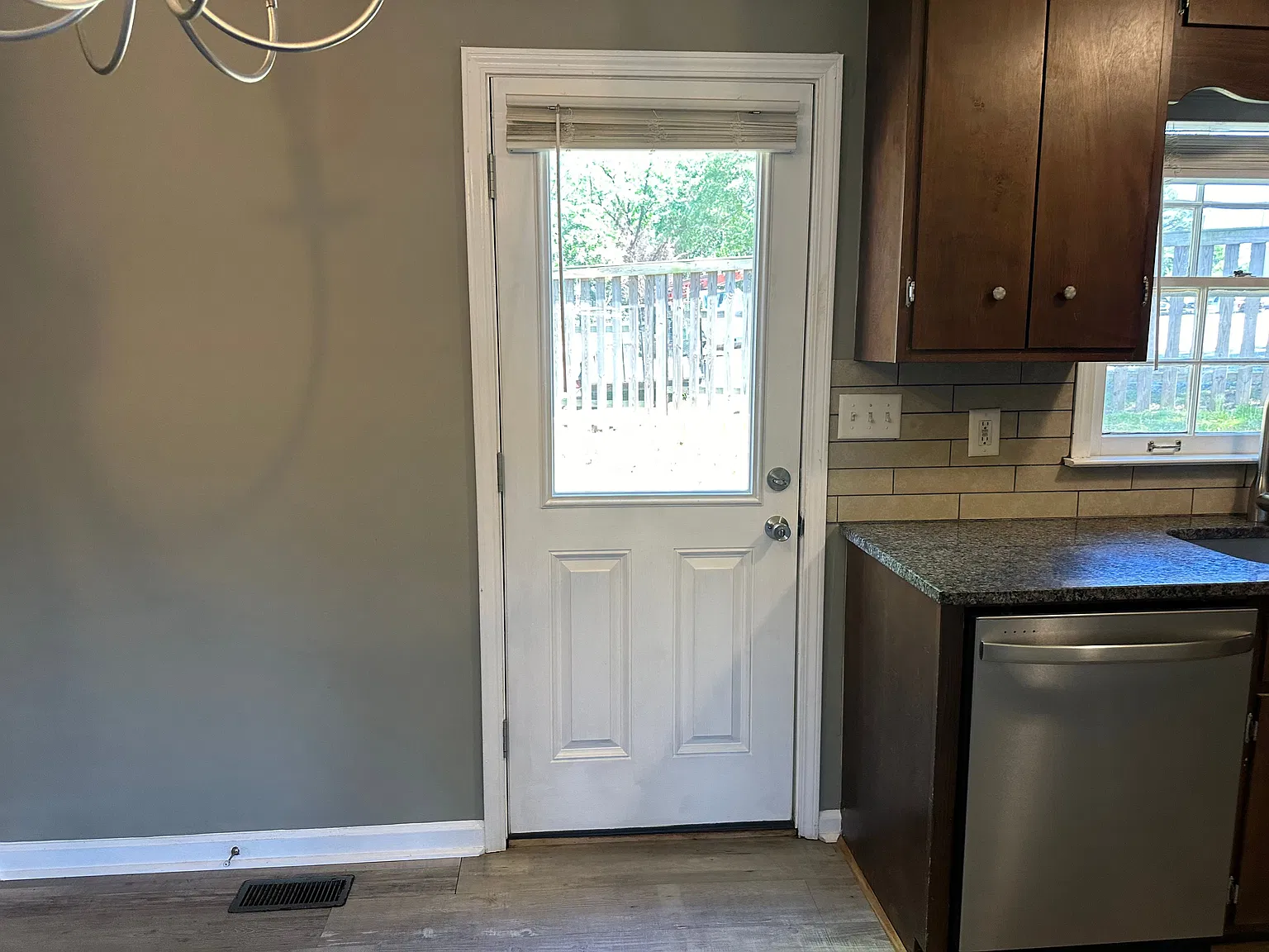 2 bed, 1.5 bath, 1027 sqft, $1,207 — Photo 4