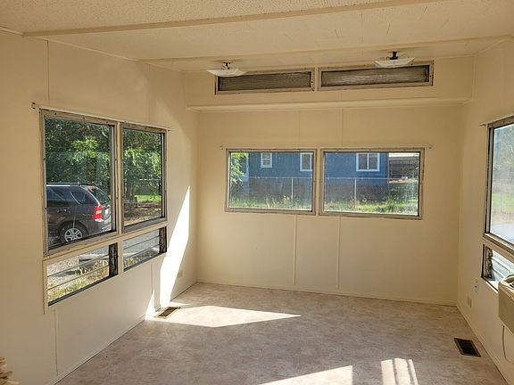 2nd image of 19055 Franklin St NW #5