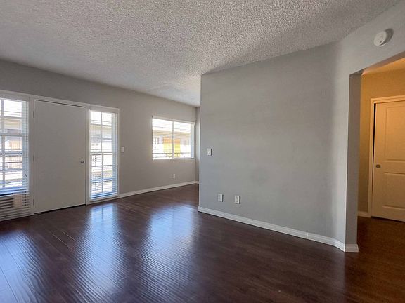 3rd image of 3946-3952 Iowa St #11