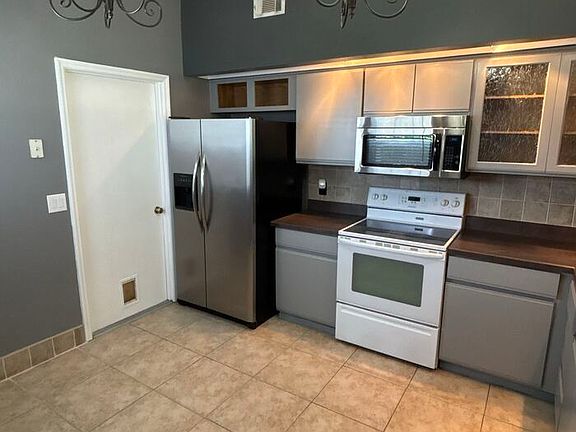 3rd image of 238 Hidden Springs Cir