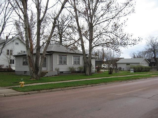 2nd image of 872 Wisconsin Ave SW
