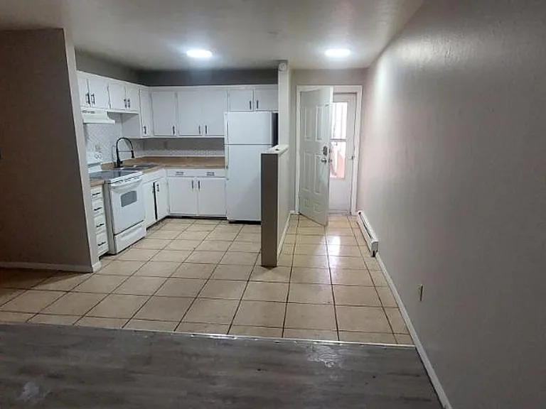 Parklane Apartments — Photo 20