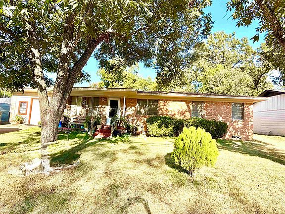 2nd image of 1711 Charlotte Dr