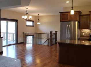 2086 Valley Creek Ln, Shakopee, MN 55379