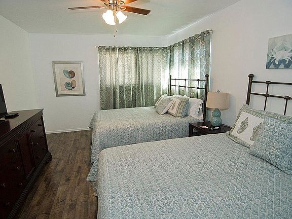 4th image of 867 Tourmaline St #869